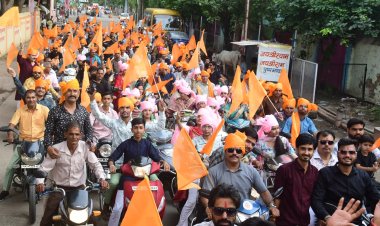गुरु गोविंद दोऊ खड़े, काके लागू पाय, बलिहारी गुरु आपने गोविंद दियो बताय...