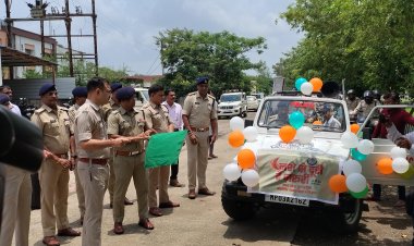 नशे से दूरी है जरूरी... एसपी अमित कुमार ने हरी झंडी दिखाकर नशामुक्ति रथ को किया रवाना