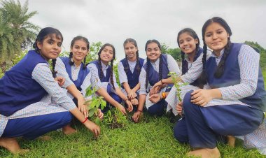 सरस्वती शिशु मंदिर सरस्वतीपुरम परिसर में विद्यार्थियों ने किया पौधारोपण