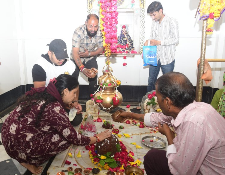 पवित्र माह सावन शुरू होते ही शिव मंदिरों में बढ़ने लगे श्रद्धालु, गूंज रहा हर-हर महादेव