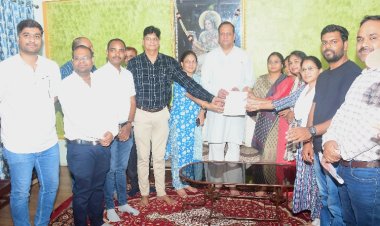 जिलेभर के तहसीलदारों ने मिलकर विधायक डॉ. पांडेय को सौंपा ज्ञापन