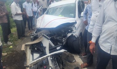 जावरा-उज्जैन रोड पर राजाखेड़ी के पास बस और कार की जोरदार भिड़ंत, दो गंभीर घायल