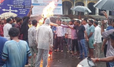 कांग्रेस प्रदेश अध्यक्ष पटवारी के खिलाफ धाकड़ समाज का प्रदर्शन, पुतला जलाया, थाने में की शिकायत