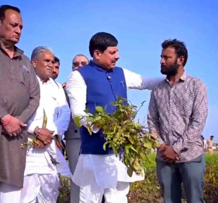 खेतों में पहुंचे मुख्यमंत्री, किसानों को गले लगाकर बोले कलेक्टर से सर्वे करवा रहे है, सरकार किसानों के साथ