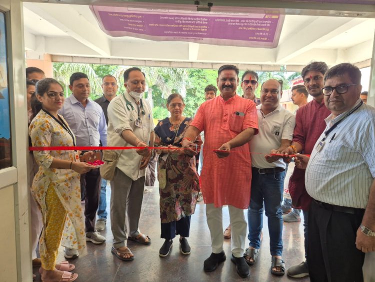 स्वस्थ्य नारी सशक्त परिवार अभियान : 1160 महिला-पुरुषों व छात्राओं का स्वास्थ्य परीक्षण किया