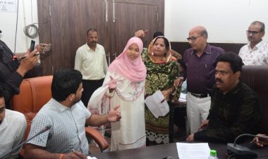 जावरा : पार्षद परिषद हाल में ही धरने पर बैठीं, डोर टू डोर कचरा नहीं उठने पर भी मचा हंगामा