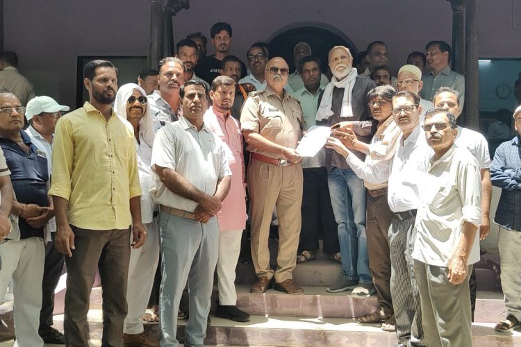 जावरा-उज्जैन ग्रीनफील्ड फोरलेन का लगातार विरोध कर रहे जन संघर्ष समिति के सदस्यों पर बाउंड ओवर की कार्रवाई, विरोध में ज्ञापन देने पहुंचे