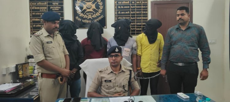 तंत्र-मंत्र के चक्कर में उलझाकर सोने-चांदी के जेवर चुराने वाले चार बदमाशों को पुलिस ने गिरफ्तार किया