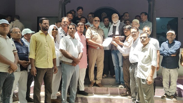 जावरा-उज्जैन ग्रीनफील्ड फोरलेन का लगातार विरोध कर रहे जन संघर्ष समिति के सदस्यों पर बाउंड ओवर की कार्रवाई, विरोध में ज्ञापन देने पहुंचे