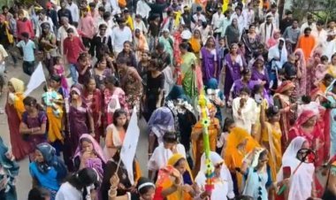 जावरा में धूमधाम से मनाया विश्व आदिवासी दिवस, पारंपरिक वेशभूषा में निकाला चल समारोह