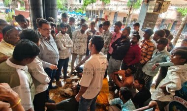 मवेशियों के कंकाल बेचने के आरोप, नपा में हिंदू संगठन कार्यकर्ताओं ने दिया धरना, थाने भी पहुंचे
