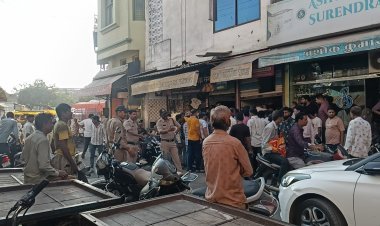 जावरा से खरीदी मिठाई खाने से बच्चे की मौत का आरोप, पूरा प्रशासन जांच में जुटा, सैंपलिंग शुरू