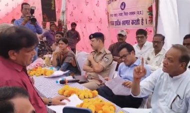 जन विश्वास शिविर में पीडब्ल्यूडी ईई को विधायक डॉ. पांडेय ने सुनाई खरी-खरी, पीएमश्री स्कूल में भी जताई नाराजगी