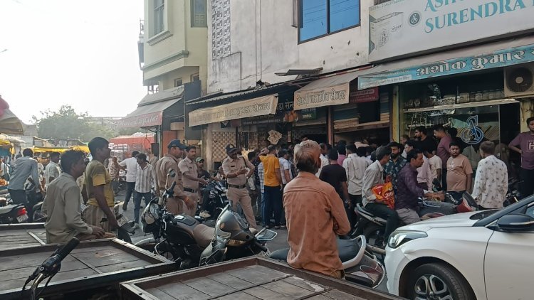 जावरा से खरीदी मिठाई खाने से बच्चे की मौत का आरोप, पूरा प्रशासन जांच में जुटा, सैंपलिंग शुरू